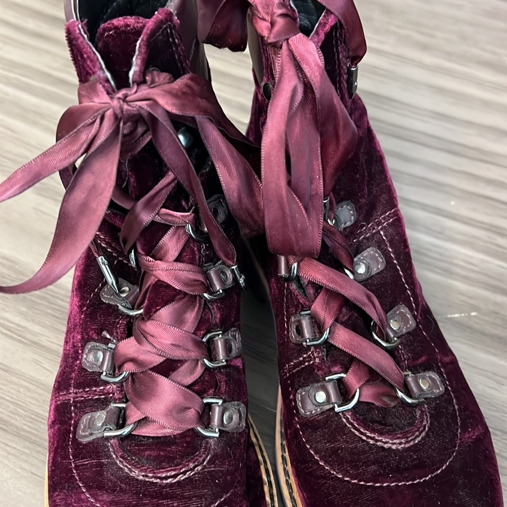 SAM EDELMAN PURPLE VELVET LACE UP BOOTS SIZE 6 - Picture 11 of 16